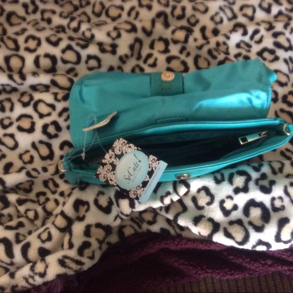 So Sweet Boutique teal clutch - Picture 2 of 8